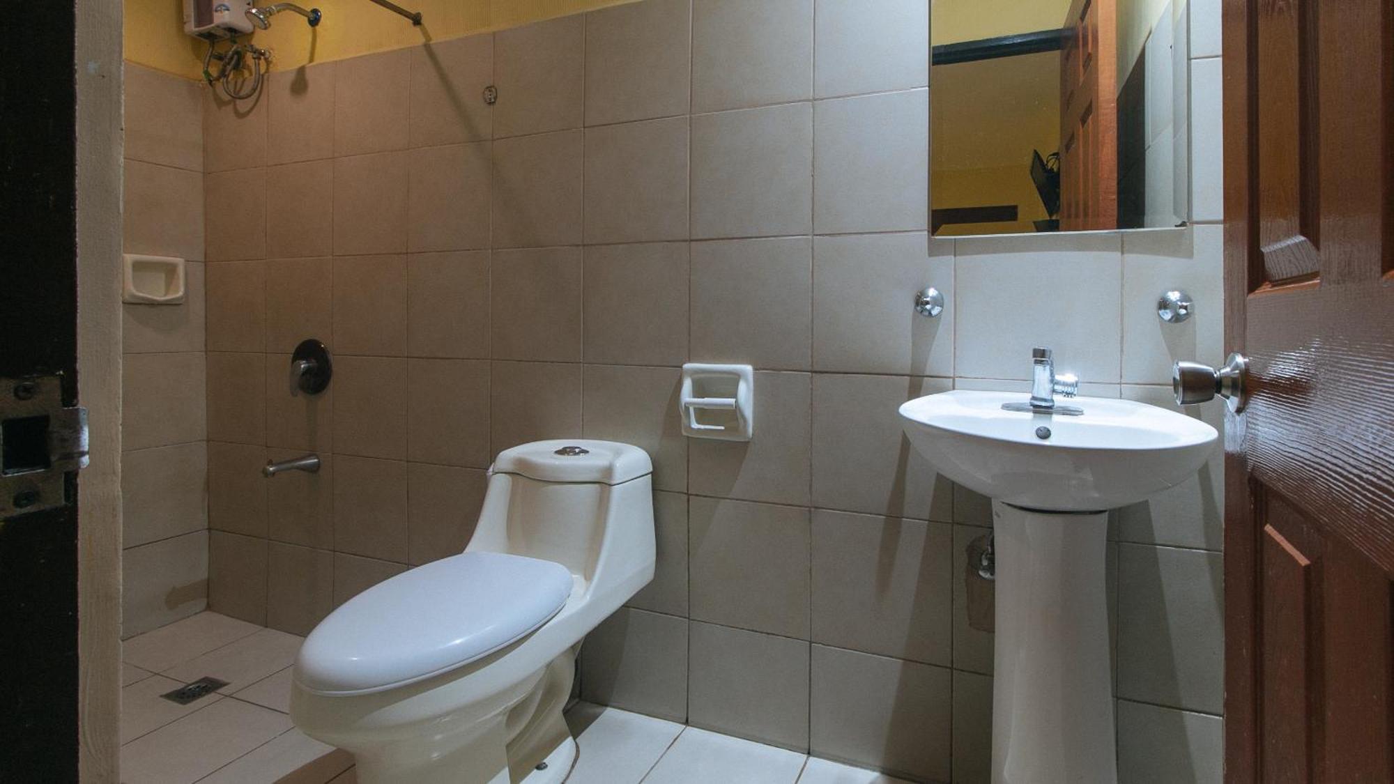 Reddoorz At Comfy Inn Ermita Μανίλα Εξωτερικό φωτογραφία